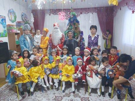 27.12.2019жЕртеңгілік "Қош келдің, жаңа жыл"Балаларға жаңа жыл мерекесін ұғындыру! Тәрбиеші:Корпебаева Айсулу Буркитбаевна
